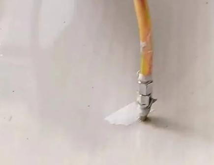 南阳瓷砖空鼓维修公司专业解答在瓷砖铺贴过程中，如果使用的砂料过粗（如全部使用了粗砂），可能会导致以下问题